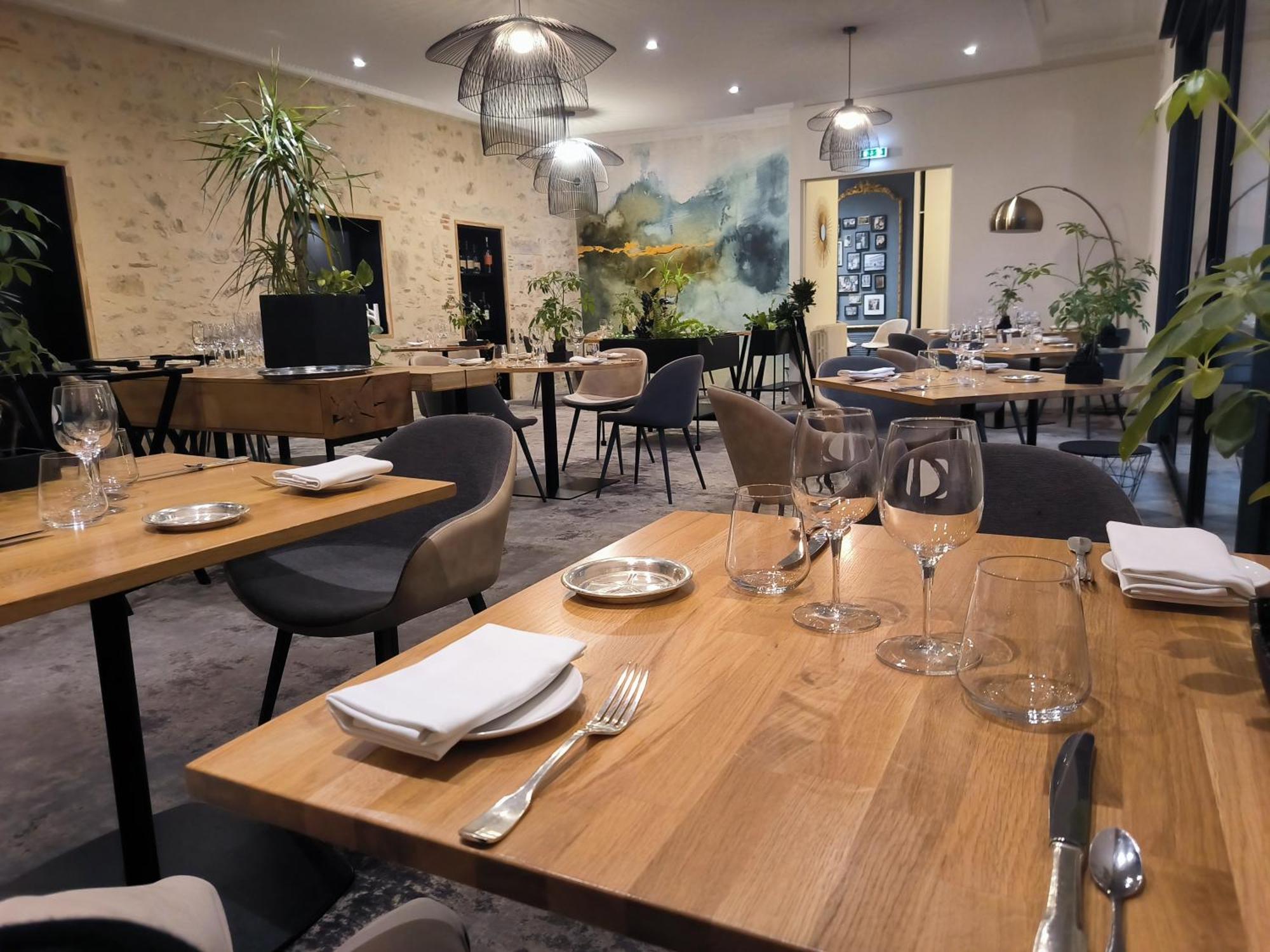 Logis Hotel - Restaurant Maison Claude Darroze Langon  Esterno foto